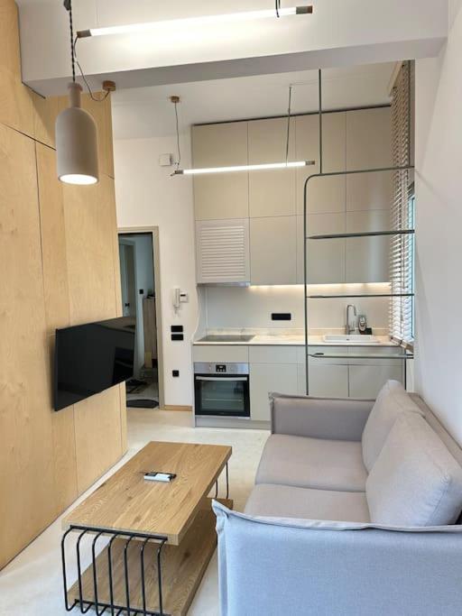 Yvonne Center By Thesbnb Apartment